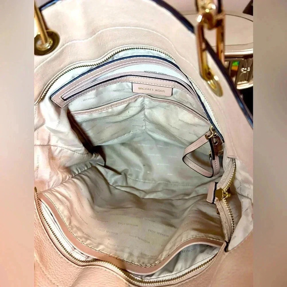 Gently Used MICHAEL KORS Cream Leather zip Top Tote W/Padded Tablet Pocket - Picture 6 of 7